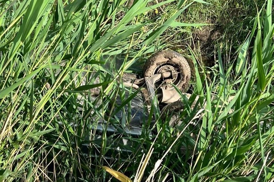 Водитель не смог выбраться из затонувшего автомобиля: Фото: Госавтоинспекция Ставрополья