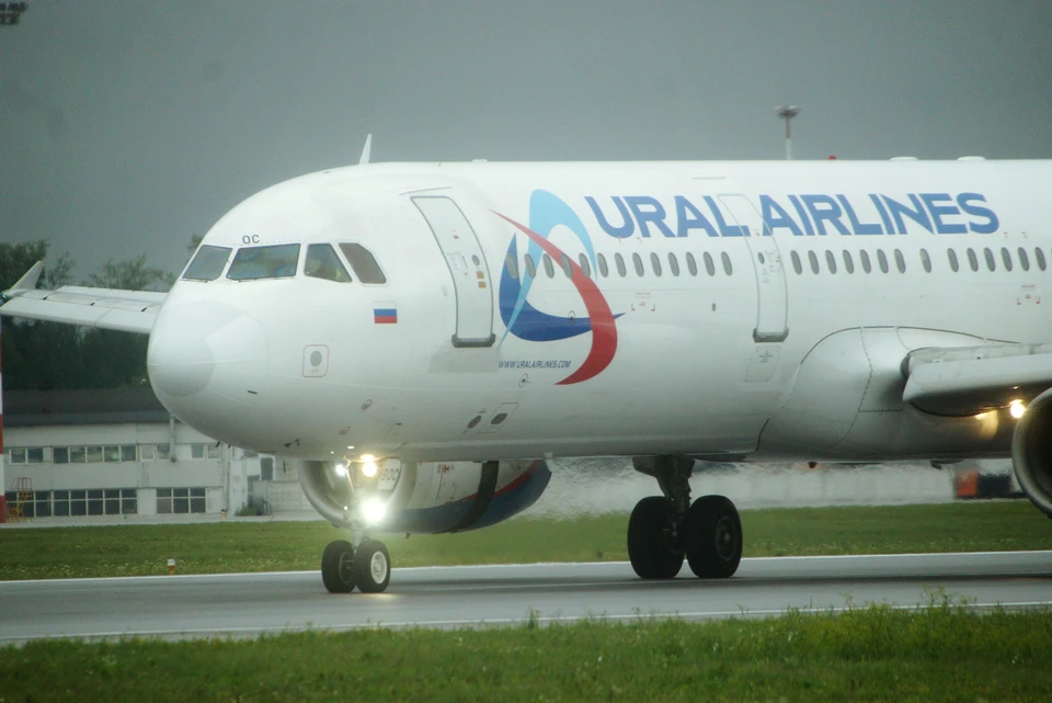 Пассажирке стало плохо на борту самолета "Уральских авиалиний"