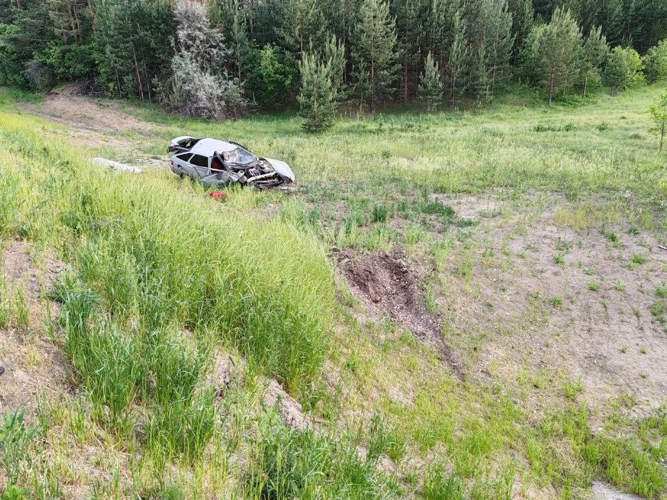 Фото: В Балтайском районе водитель «двенадцатой» превысил скорость и съехал в кювет