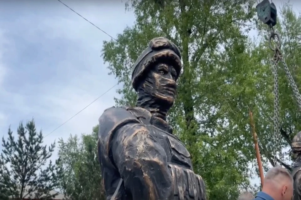 Скульптуры в честь погибших в зоне СВО установили в Черемхово Фото: глава города Черемхово