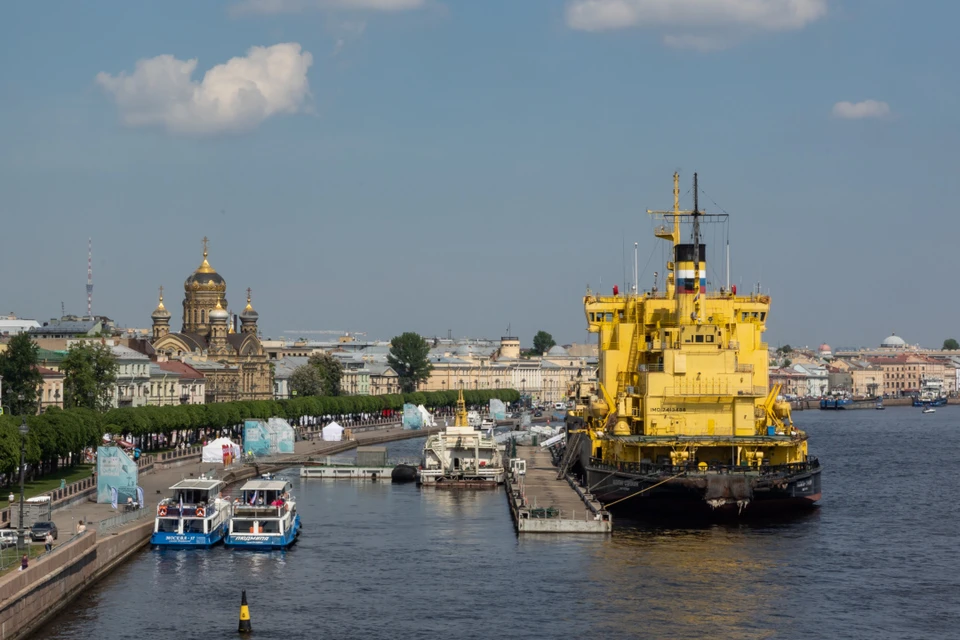 Петербуржцы сходили на бесплатные экскурсии на борт арктических кораблей. Фото: пресс-служба Смольного