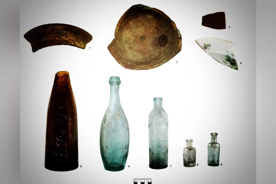 Ученый обнаружил фрагменты посуды, бутылки, пули и гильзы от патронов / Фото: УГООКН Самарской области