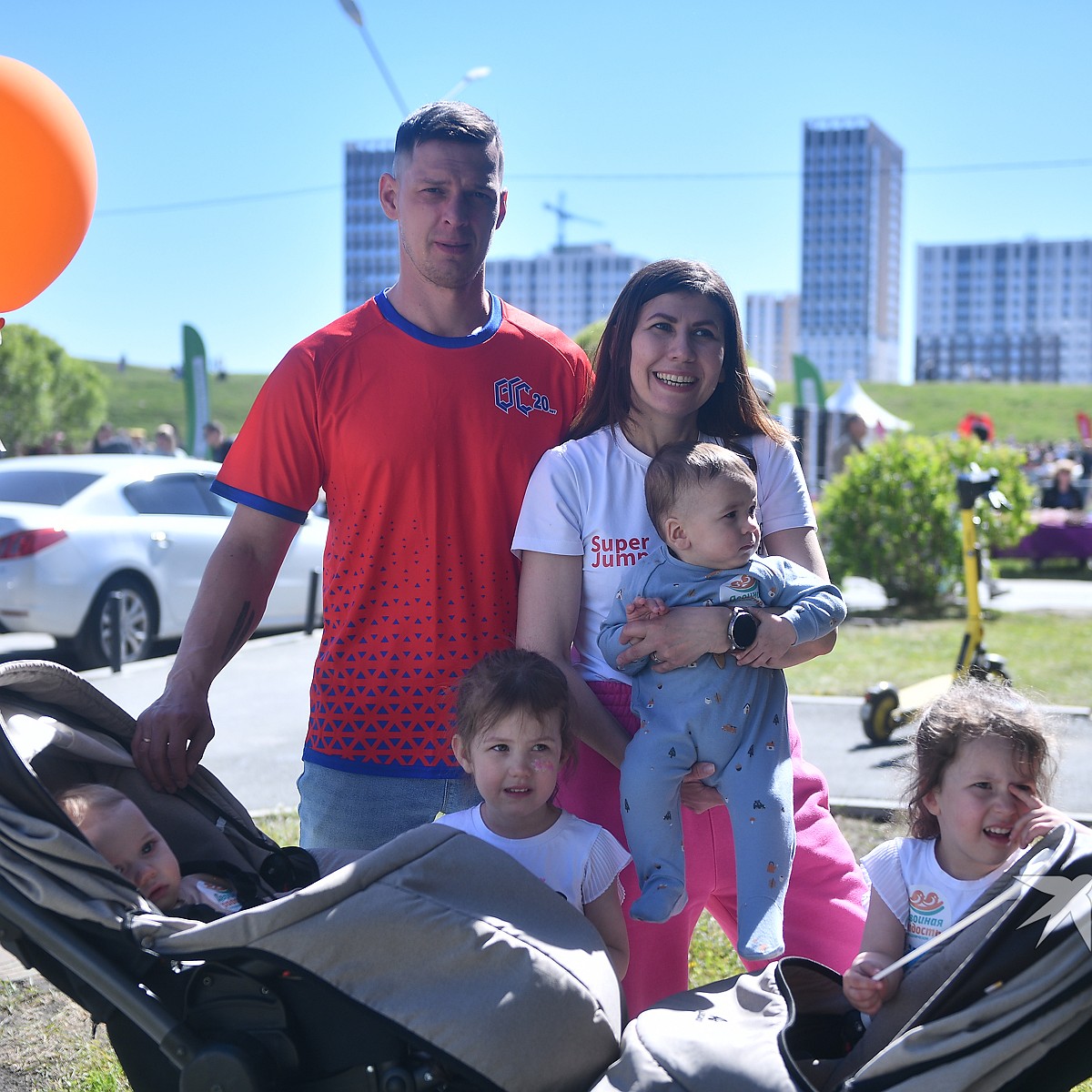 Генетическая награда: у супругов на Урале родились две пары двойняшек -  KP.RU