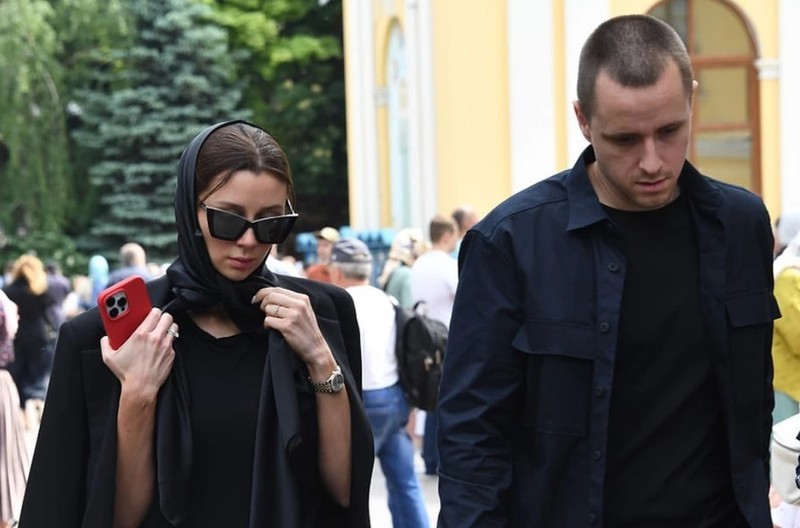 Анастасию Заворотнюк похоронили на Троекуровском кладбище. В этот скорбный день вся семья актрисы провожала ее в последний путь Фото: Михаил ФРОЛОВ.