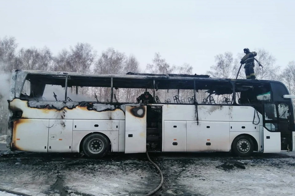 Правоохранители провели проверку по факту возгорания на трассе автобуса. Фото: прокуратура Новосибирской области.