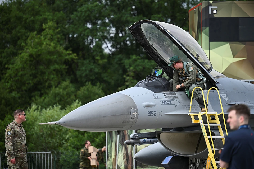 30 истребителей F-16 все же прибудут на Украину - в ящиках или уже собранные, сказать пока сложно