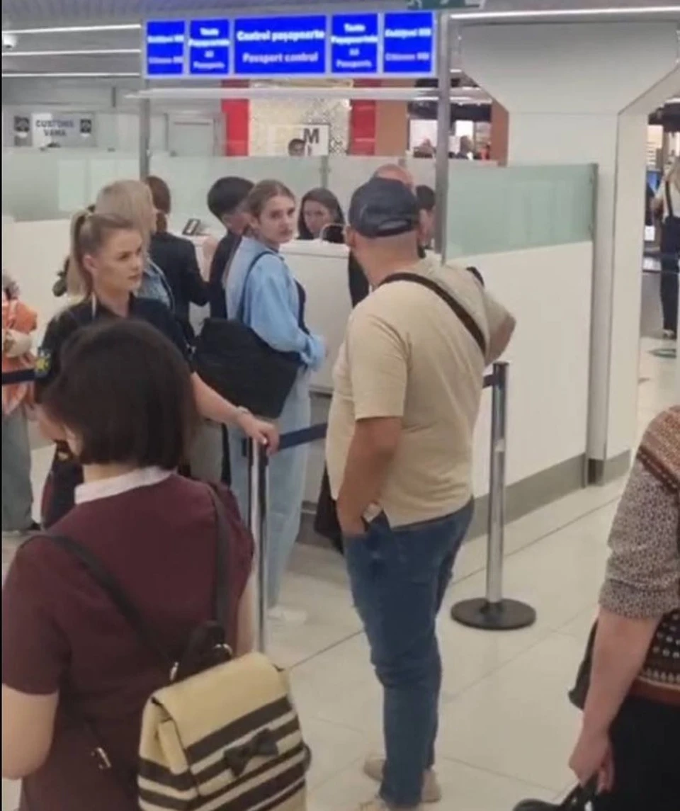 В кишиневском аэропорту снова задерживают пассажиров.