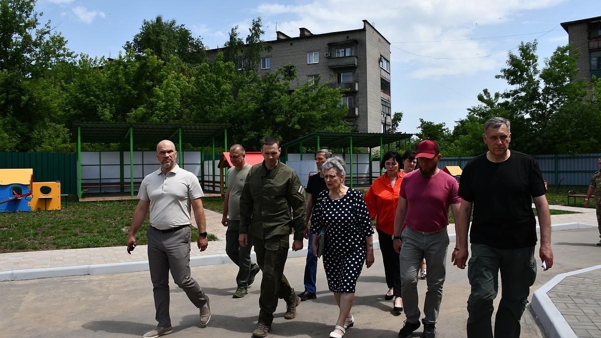 Поддержим и защитим людей»: Дмитрий Демешин проверил ход работ по  восстановлению Дебальцево - KP.RU