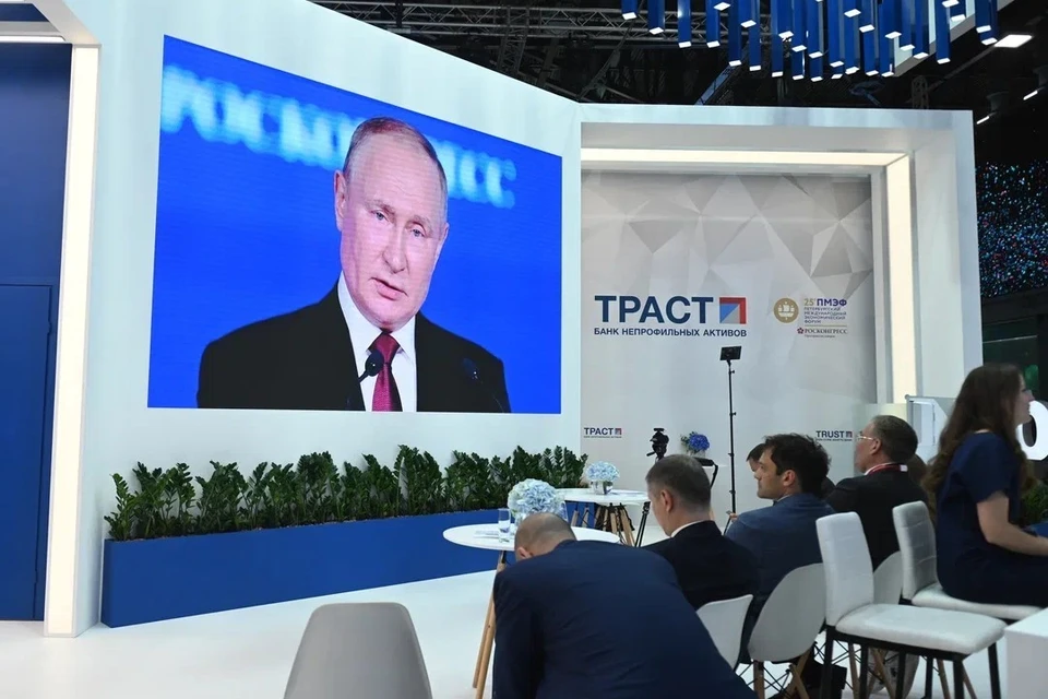 Песков рассказал, что речь Путина на пленарной сессии ПМЭФ будет посвящена экономике России.