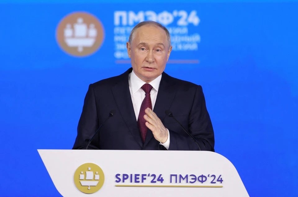 Президент России Владимир Путин на полях ПМЭФ-2024