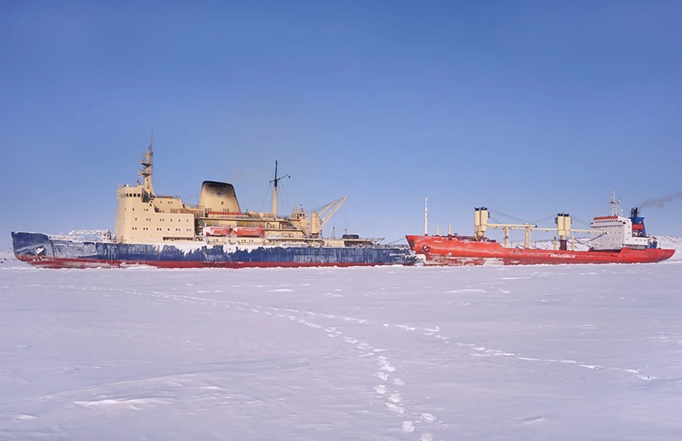 В порт Мурманск вернулись два ледокола: «Адмирал Макаров» и «Красин». Фото: ФГУП «Росморпорт» / vk.com/rosmorport