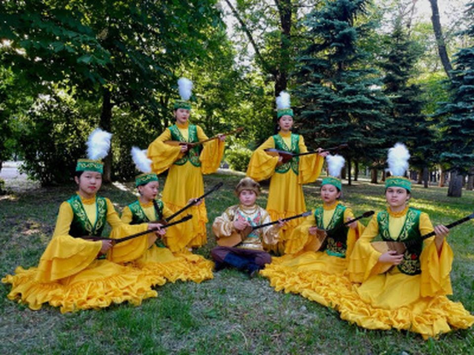 ДЛя зрителей выступит казахский домбровый кружок «Тумар»