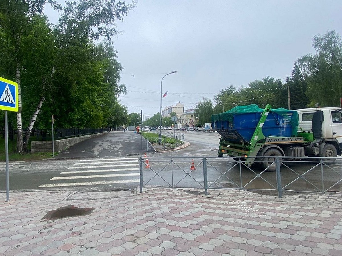 В Новосибирске грузовик МАЗ насмерть сбил пенсионерку на пешеходном  переходе - KP.RU