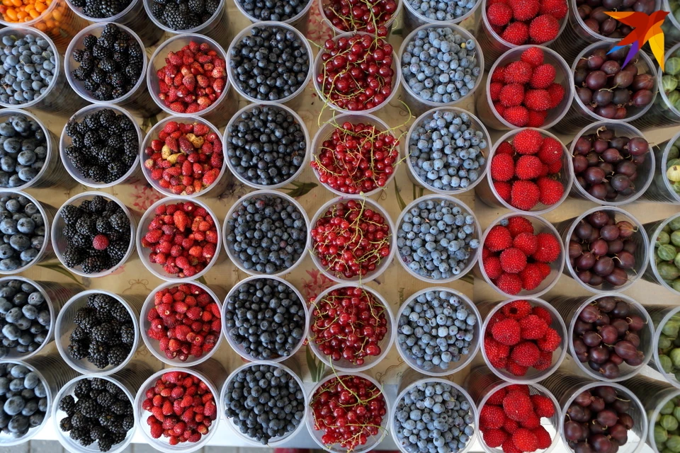 Лесные ягоды - самые витаминные и полезные, и они уже появились на белорусских рынках.