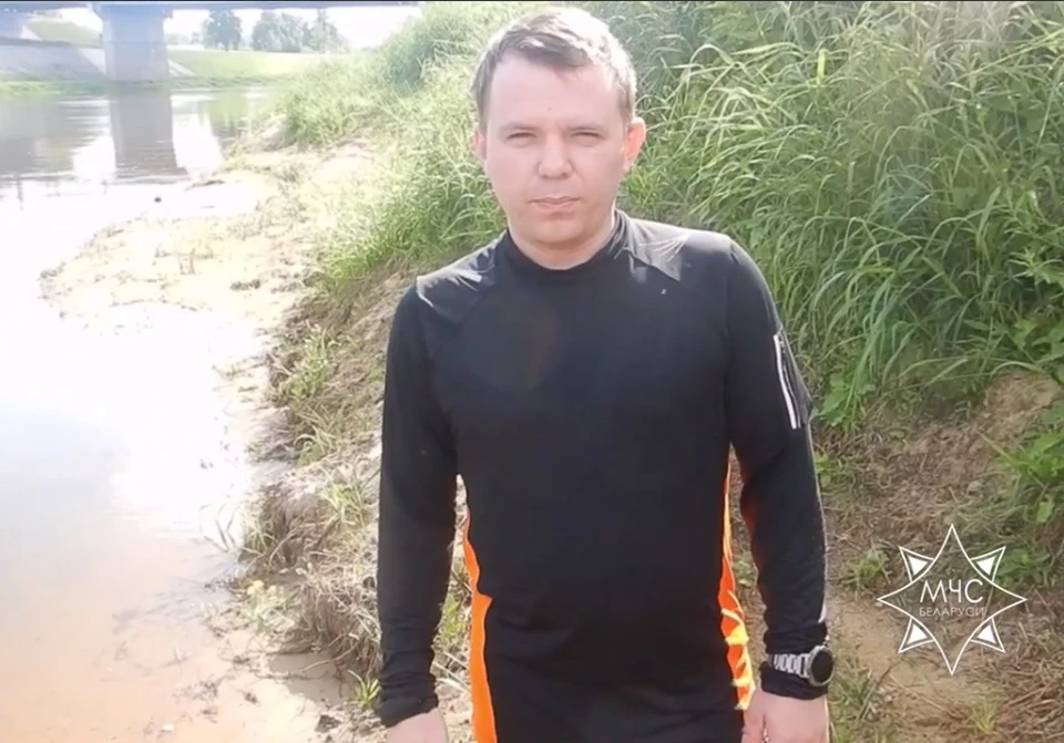 Могилевчанин спас человека, который прыгнул с моста в реку. Фото: кадр видео МЧС Беларуси