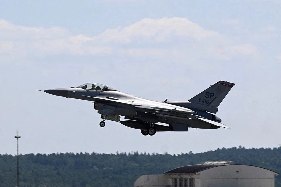 Спрятали подальше: Украина решила не размещать у себя переданные Западом F-16