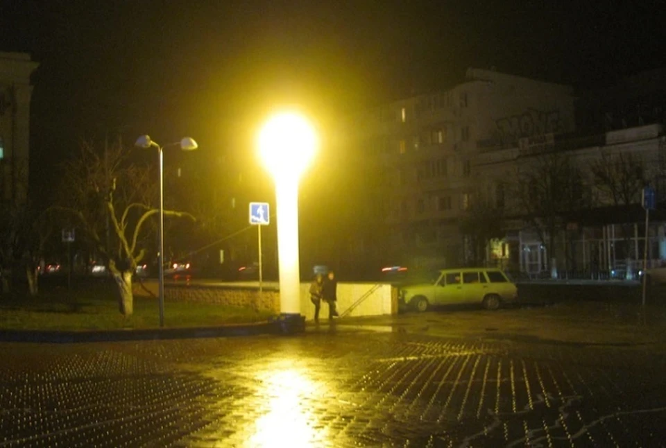 В декабре 2015 года из-за энергетической блокады со стороны Украины МЧС установило в Симферополе световые вышки вместо фонарей.