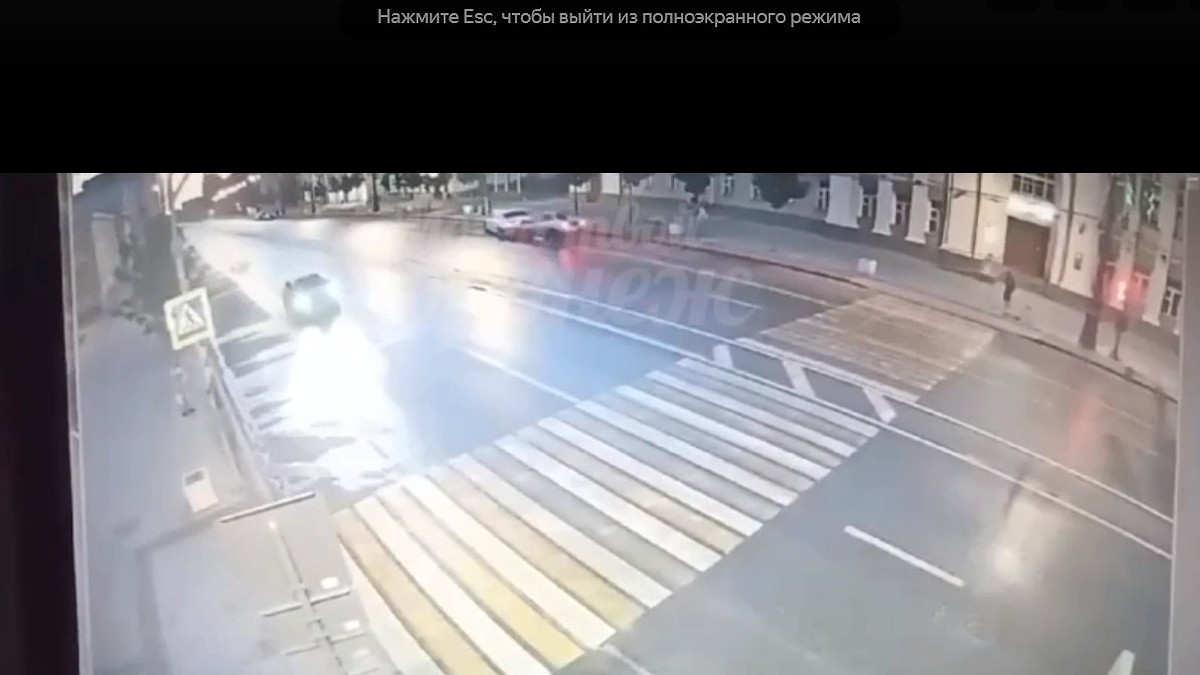 В Воронеже появилось видео ночного смертельного ДТП на проспекте Революции  - KP.RU