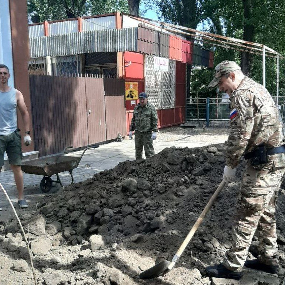 Приставы благоустроили Херсонский городской суд - KP.RU