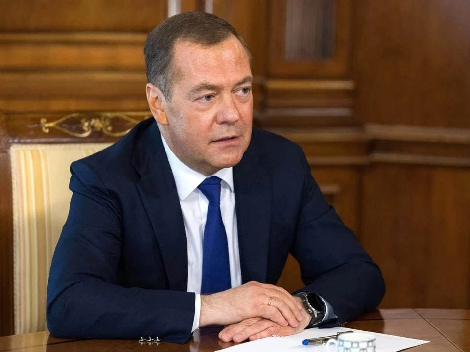 Медведев добавил к поздравлению с Днём России карту, включающую Украину