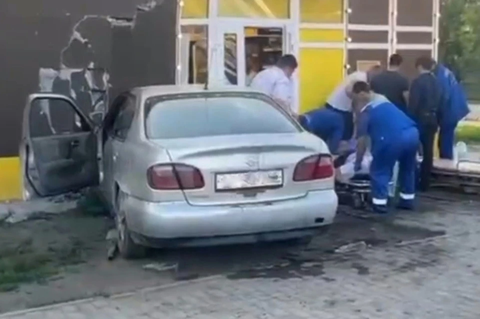 Водитель сбил трех пассажиров у пивного магазина. Фото: ГИБДД по Свердловской области
