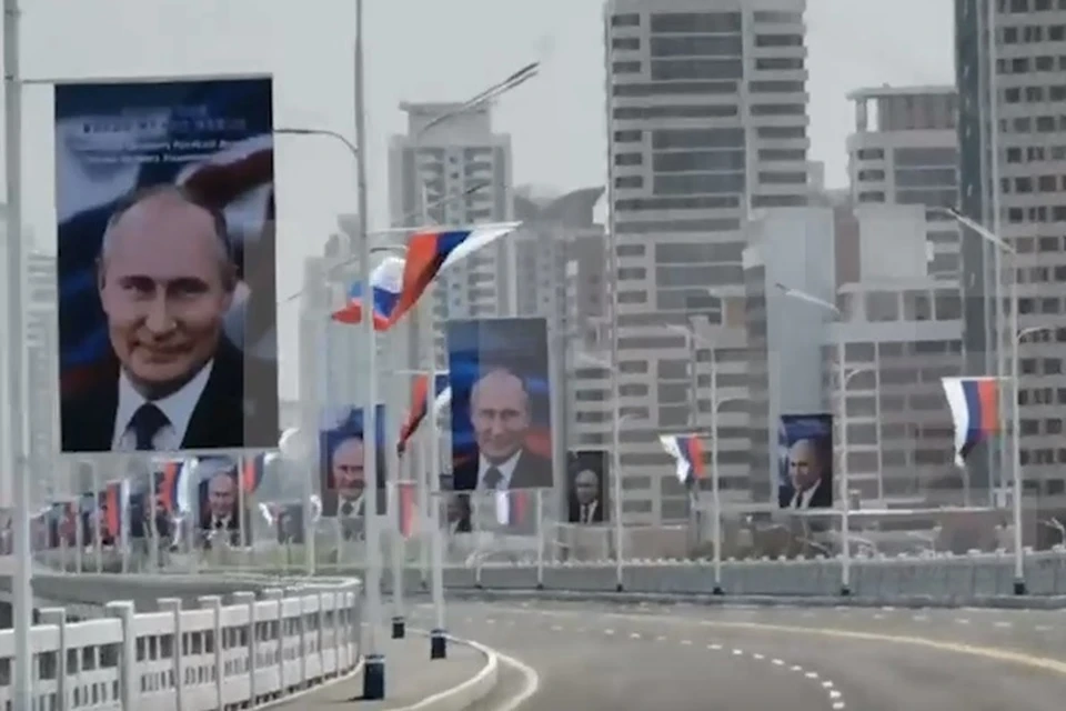 К визиту Путина на улицах Пхеньяна появились российские флаги. Фото: Life