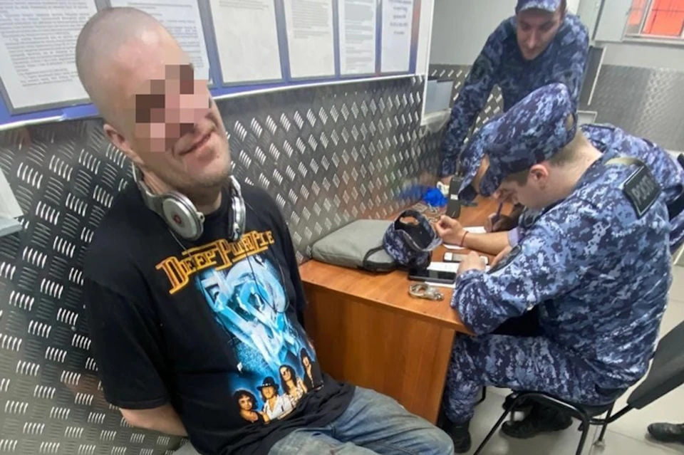 Нетрезвого мужчину задержали. Фото: пресс-служба ГУ Росгвардии по Петербургу и Ленобласти.