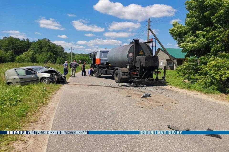 В Новогрудском районе Lada врезалась в грузовик, один человек пострадал. Фото: телеграм-канал УВД Гродненского облисполкома