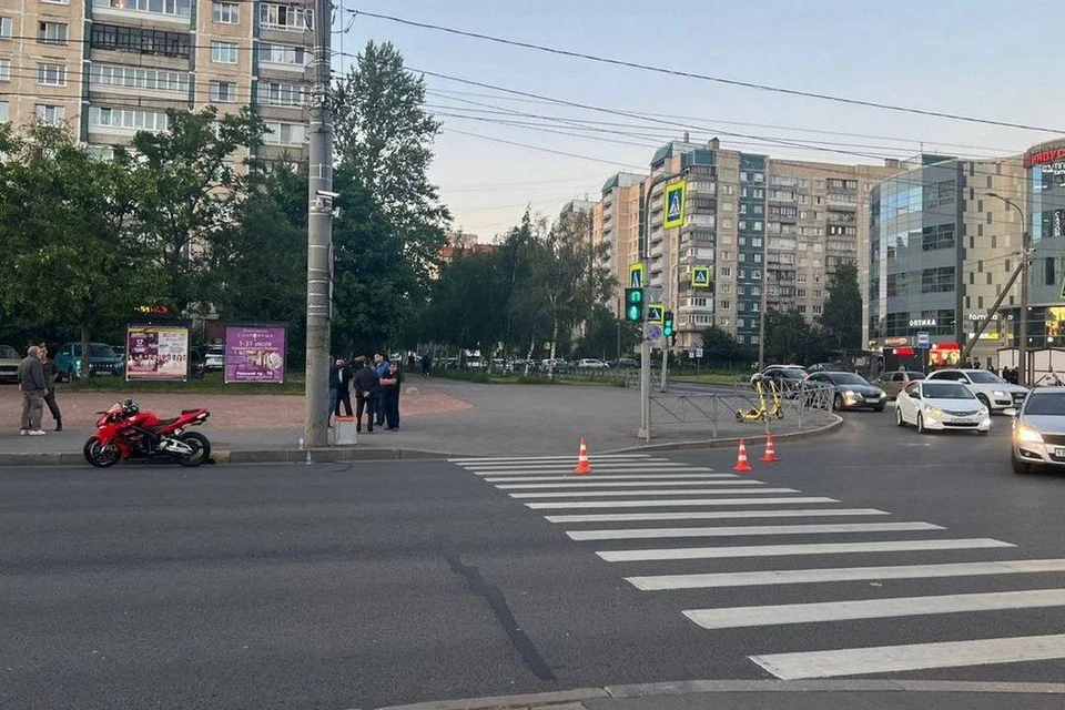 Прокуратура взяла на контроль расследование ДТП в Петербурге, в котором пострадала пенсионерка. Фото: t.me/procspb