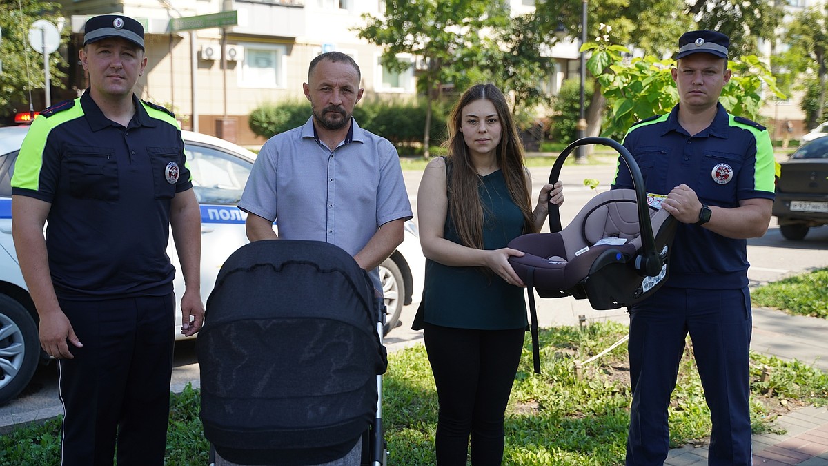 Инспекторы ДПС помогли беременной женщине добраться до роддома в Липецке -  KP.RU