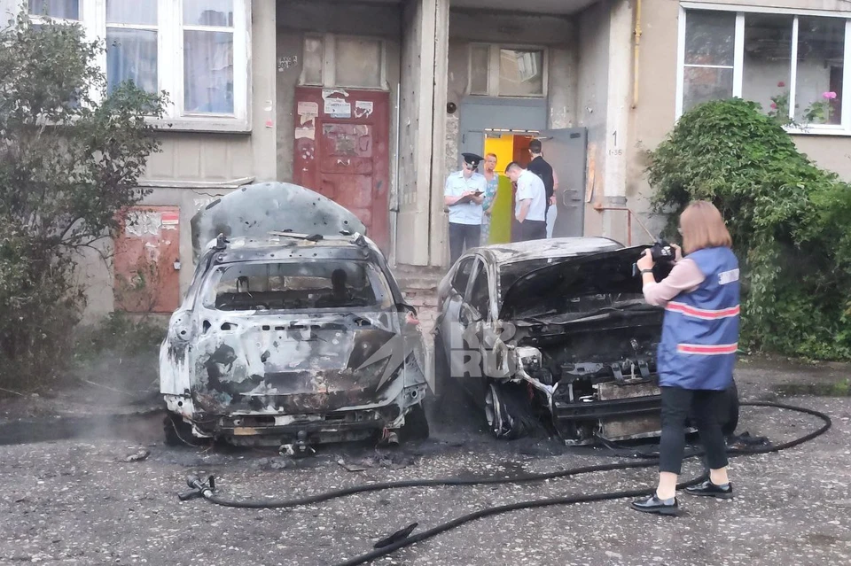 Два автомобиля сгорели в ночь на 28 июня на улице Березовой в Рязани