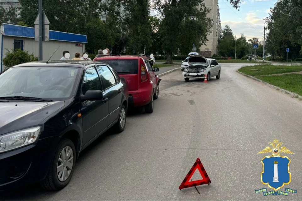 В Заволжском районе Ульяновска на проезде Сиреневый столкнулись три автомобиля. Фото Госавтоинспекция УО