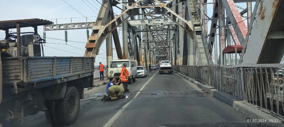 В Ульяновске на Императорском мосту из-за ремонта шва ввели реверсивное движение | ФОТО: телеграм-канал ТОЛКАЧЁВ t.me/civilcase