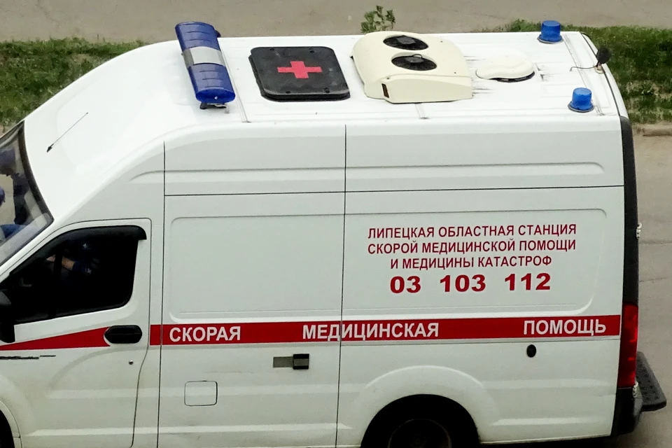 Женщина погибла и двое детей пострадали в перевернувшемся ВАЗе под Липецком