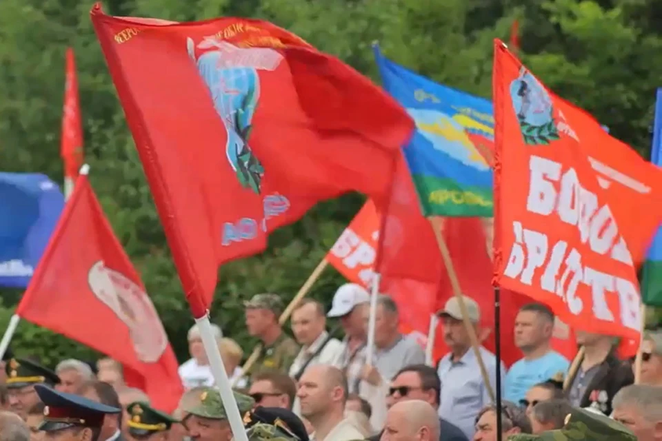 Участники собрались у памятника маршалу Коневу. Фото: страница Александра Соколова ВК