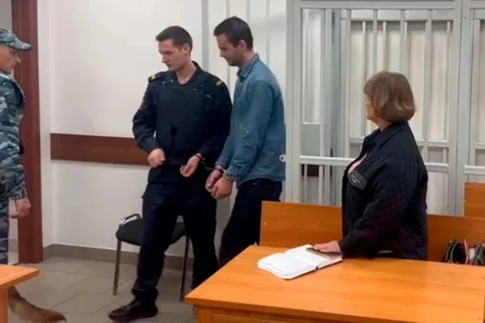 Жителя Калужской области посадили на 10 лет за поджог флага в Химках