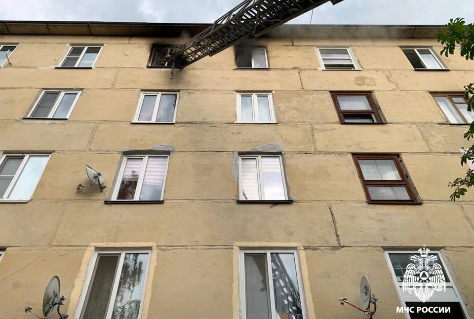 Горела квартира на последнем этаже дома. Фото: ГУ МЧС России по Тверской области