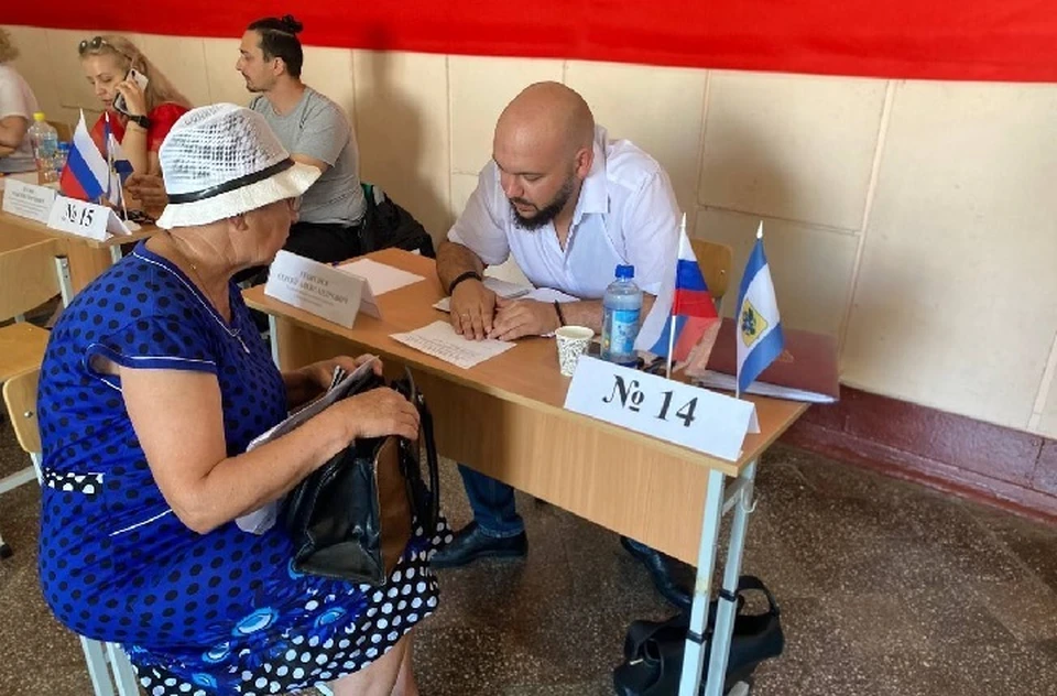 Специалисты мобильной приемной губернатора принимают обращения жителей Нижнесерогозского округа. ФОТО: тг-канал Владимира Сальдо