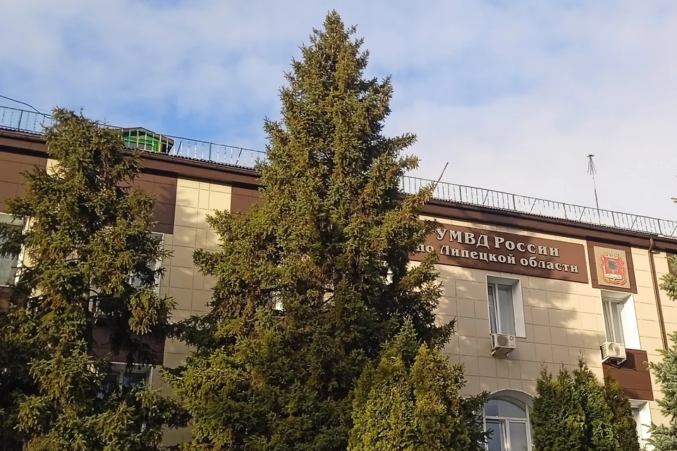 Шесть лет грозит отцу и сыну из Липецка за 3,5 тыс. бутылок с опасным алкоголем