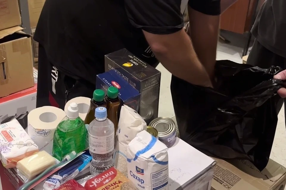 Жителям Мариуполя доставили продукты питания, средства личной гигиены и бытовую химию. Фото: ТГ/Побратимство Петербурга и Мариуполя