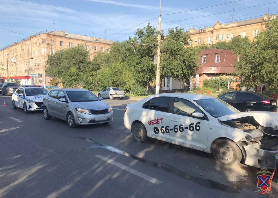 На дороге столкнулись четыре машины.