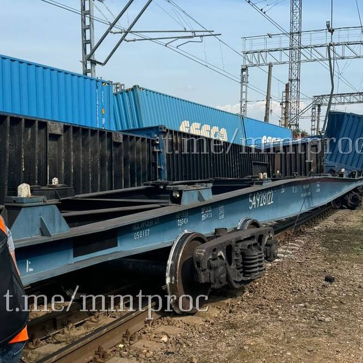 Вагон грузового поезда сошел с рельсов на ж/д станции Ховрино в Москве -  KP.RU