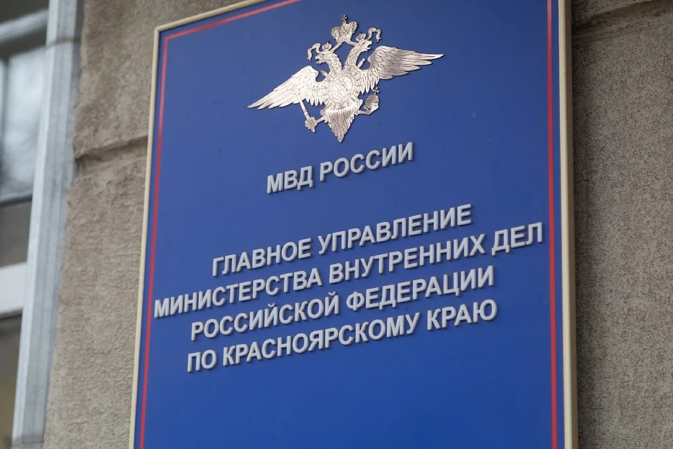 В Красноярске поймали голого мужчину, который пил алкоголь в центре города