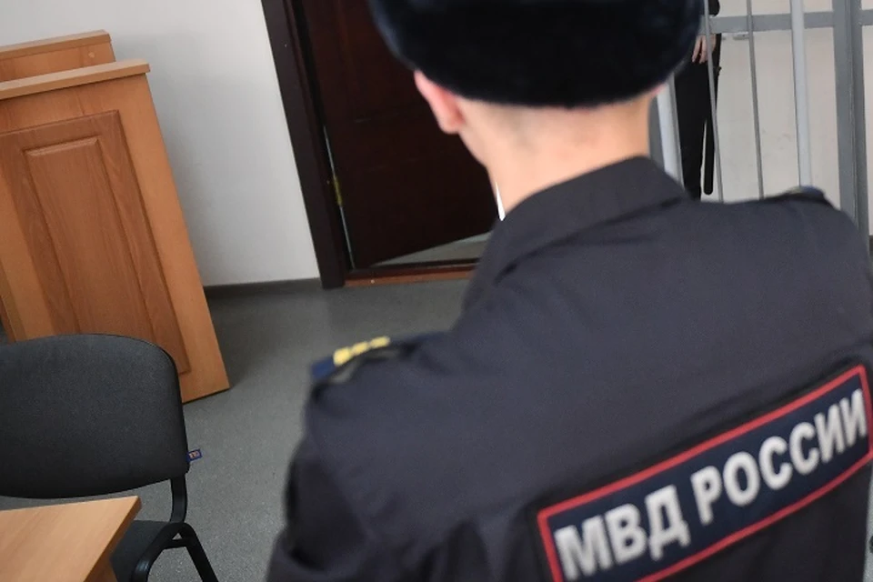31-летнюю женщину задержали за кражу серебряных украшений и телефона в Комсомольске