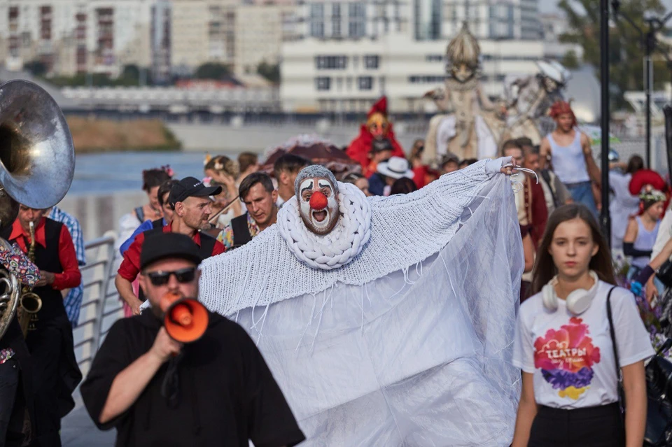 Народный театр. Образ в театр 2023. Фестиваль уличных театров на площади. Фестиваль театров 2023. Образ в театр 2023.