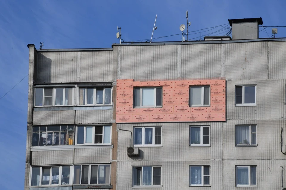 Годовалая девочка выпала из окна третьего этажа в Нижнем Новгороде.