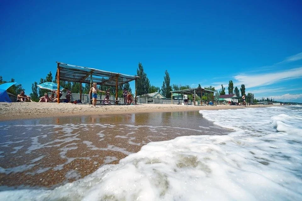 На Азовском море курортный сезон в разгаре. ФОТО: Александр ИВАНОВ