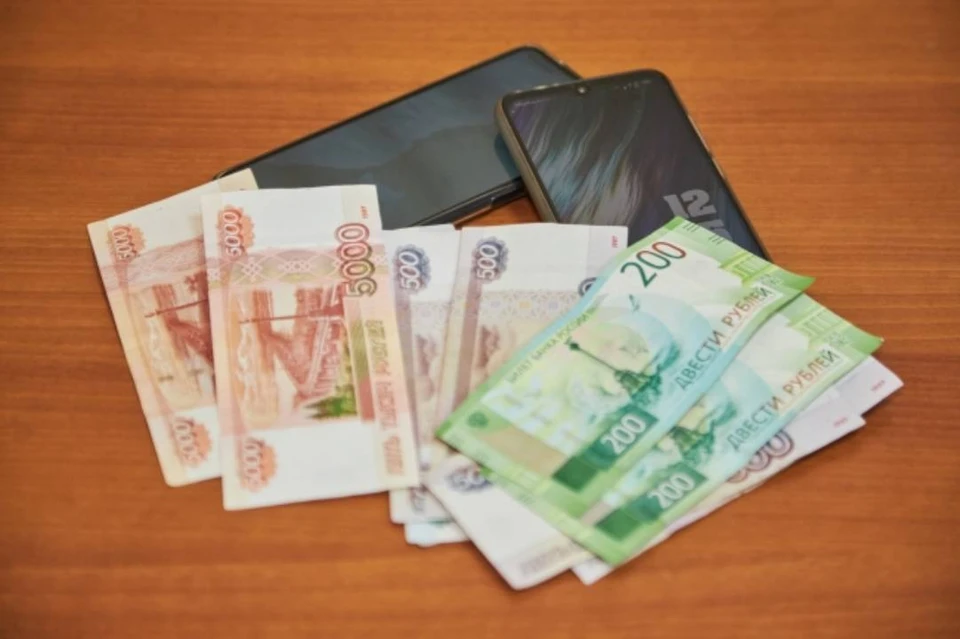 Сотрудница займов обманула жителей Шелехово на 65 тысяч рублей