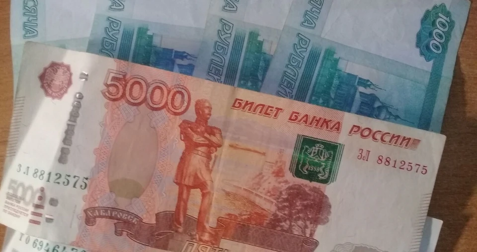 Сельская доплата неработающему пенсионеру равна 2 033 рублям.