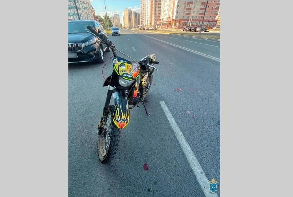 Парень пострадал в ДТП, его с места аварии госпитализировали в медицинское учреждение.